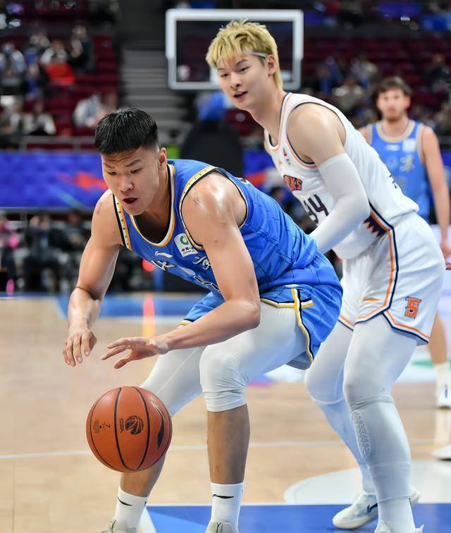 包含从里程碑夜纽卡斯尔状态回暖到勒沃库森围绕CBA常规赛刷新队史纪录，尤文图斯迎NBA总决赛关键赛的词条